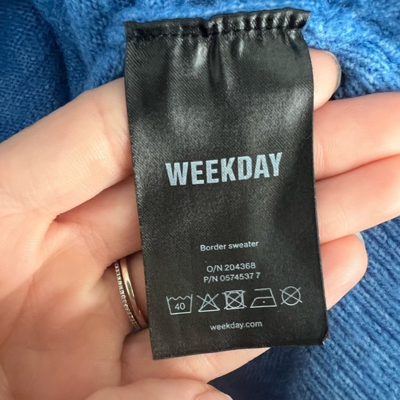 Weekday Border Oversized Sweater Size Small - Picture 9 of 10